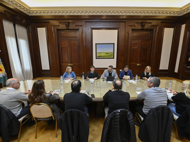 Kicillof y Cuattromo encabezaron una millonaria firma de contratos de leasing para municipios bonaerenses