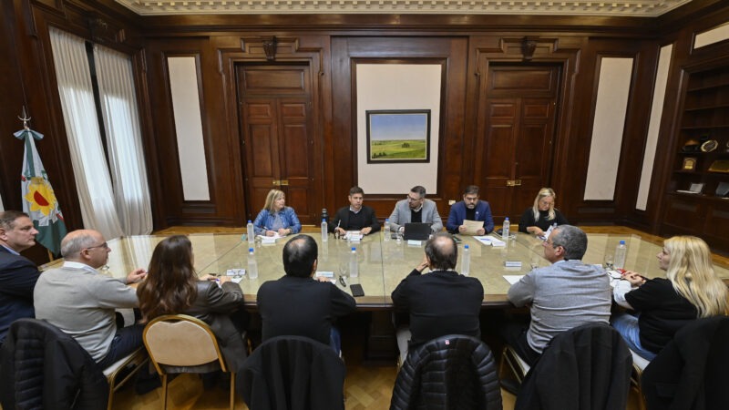 Kicillof y Cuattromo encabezaron una millonaria firma de contratos de leasing para municipios bonaerenses