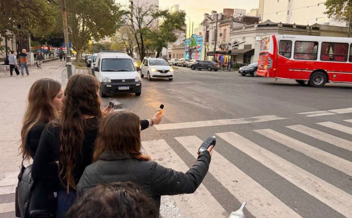 Salud auditiva en riesgo: un estudio de la UCALP registró hasta 97 decibeles en pleno centro platense