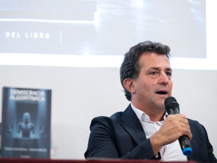 Inteligencia Artificial: Christian Gribaudo presentó su nuevo libro «Democracia Algorítmica» en La Plata