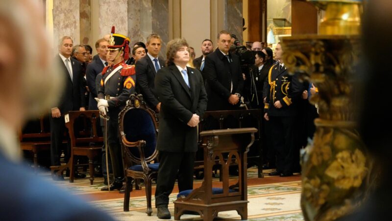 Milei participó del Tedeum por el 216° aniversario de la Revolución de Mayo en la Catedral Metropolitana