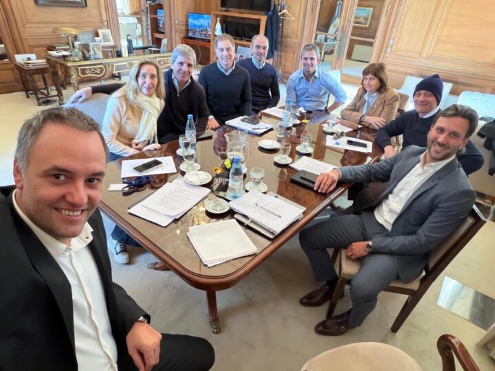 Mesa política en Casa Rosada: Adorni reunió a las espadas del Gobierno para definir la agenda de gestión