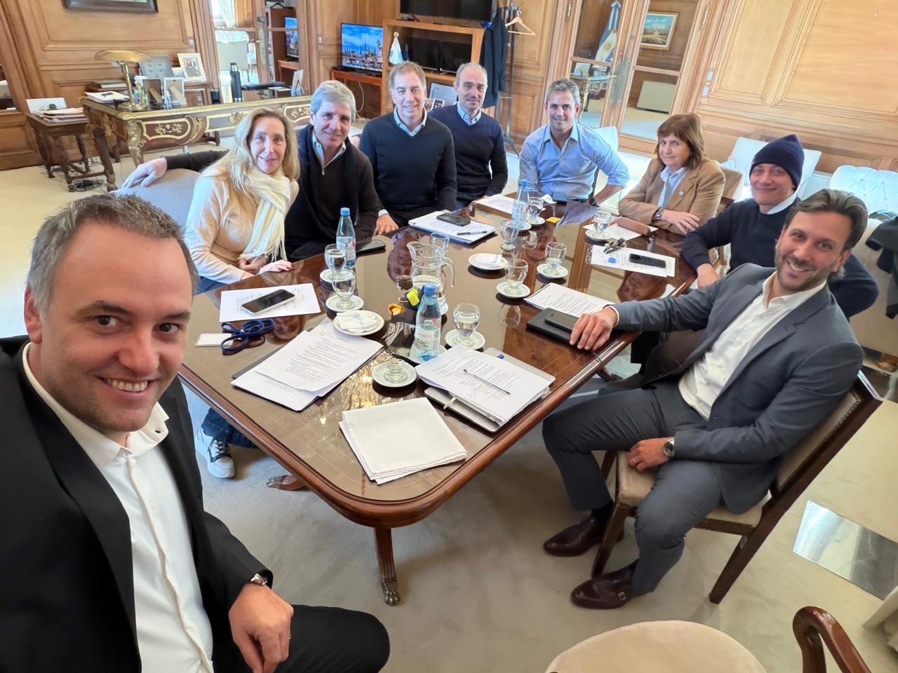 Mesa política en Casa Rosada: Adorni reunió a las espadas del Gobierno para definir la agenda de gestión