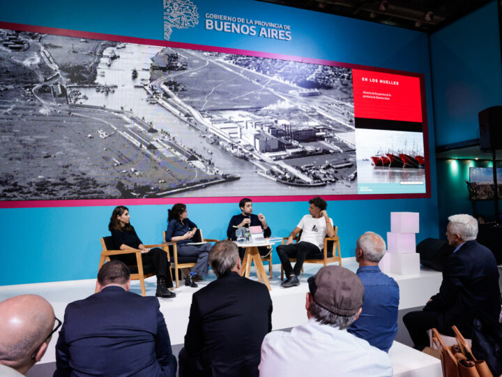 «En los muelles»: el libro que rescata la historia de los puertos bonaerenses se presentó en la Feria del Libro