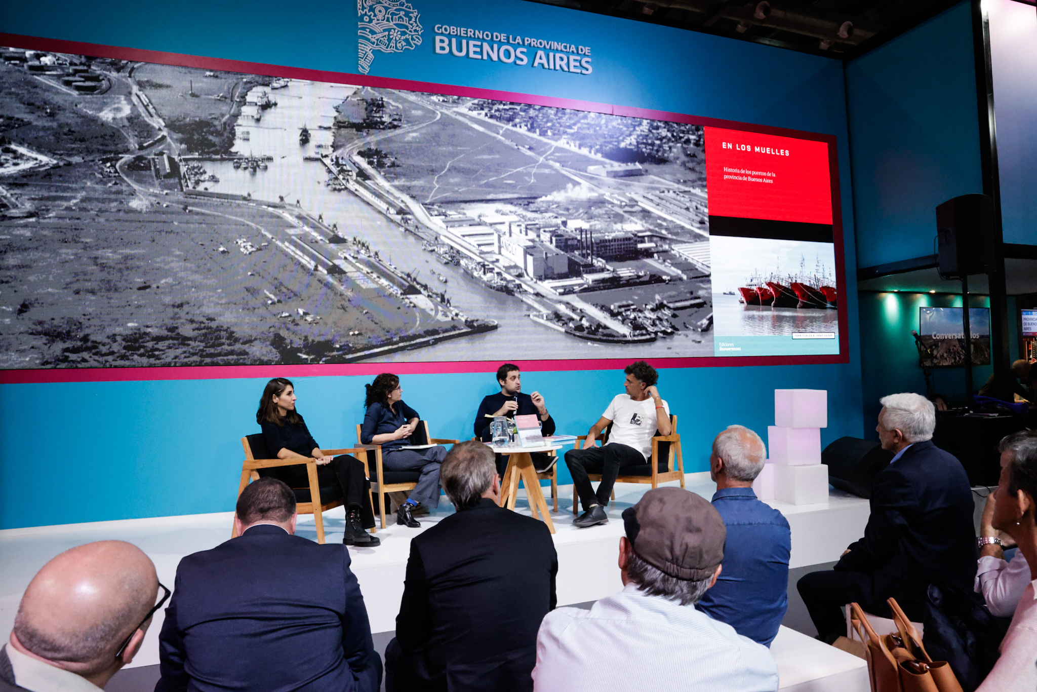 «En los muelles»: el libro que rescata la historia de los puertos bonaerenses se presentó en la Feria del Libro