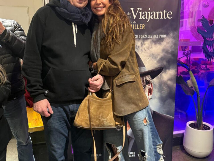 Noche de gala en el teatro: Juliana Awada visitó el estreno de «La muerte de un viajante»
