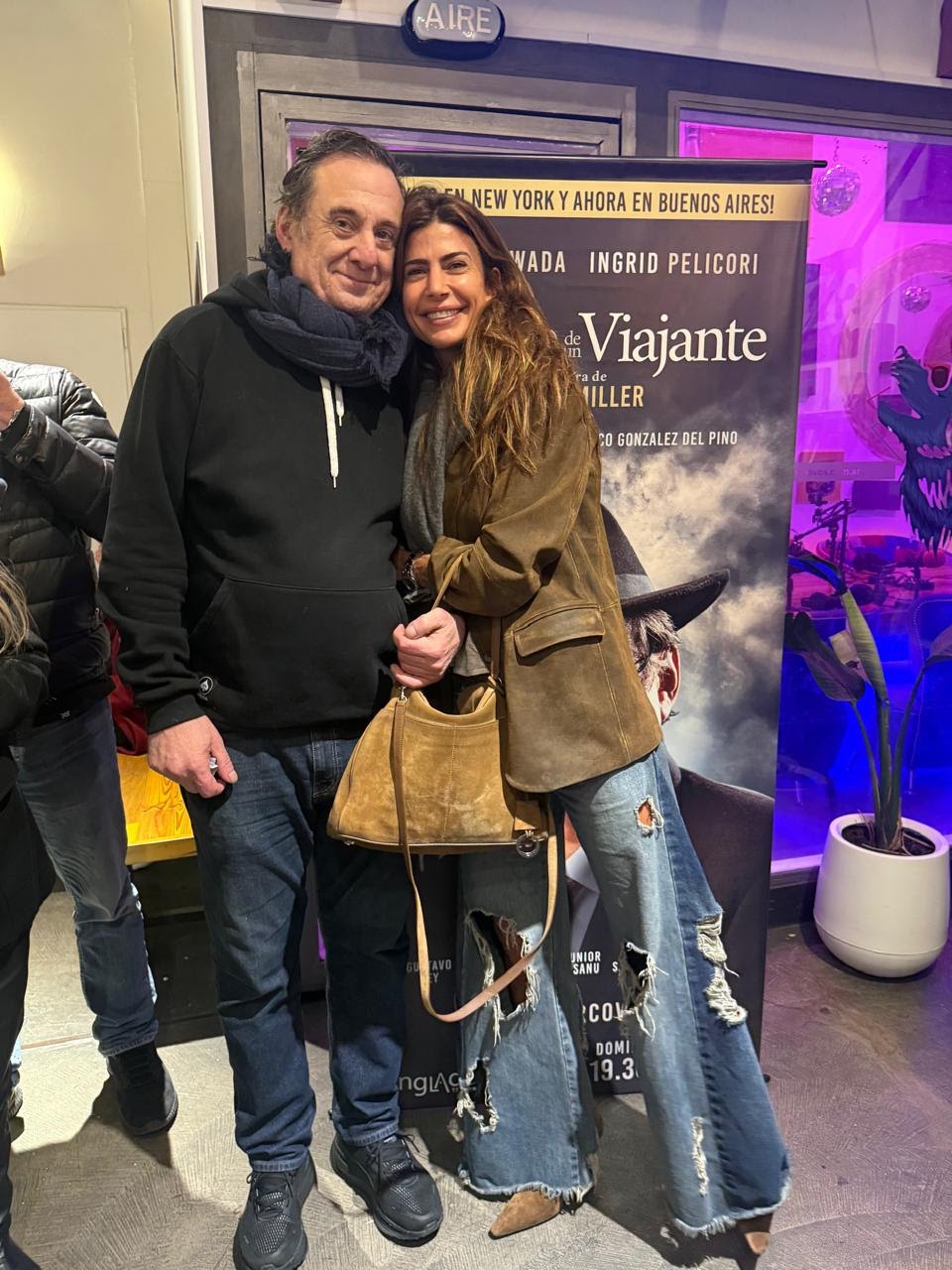 Noche de gala en el teatro: Juliana Awada visitó el estreno de «La muerte de un viajante»
