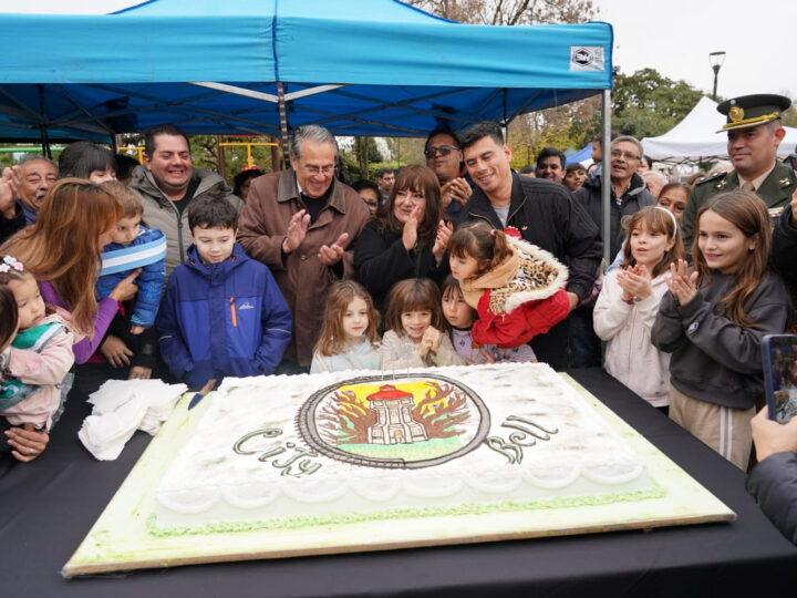 City Bell celebró sus 112 años con una fiesta popular, ferias y un cierre musical a cargo de Federico Moura