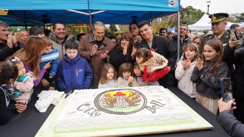 City Bell celebró sus 112 años con una fiesta popular, ferias y un cierre musical a cargo de Federico Moura