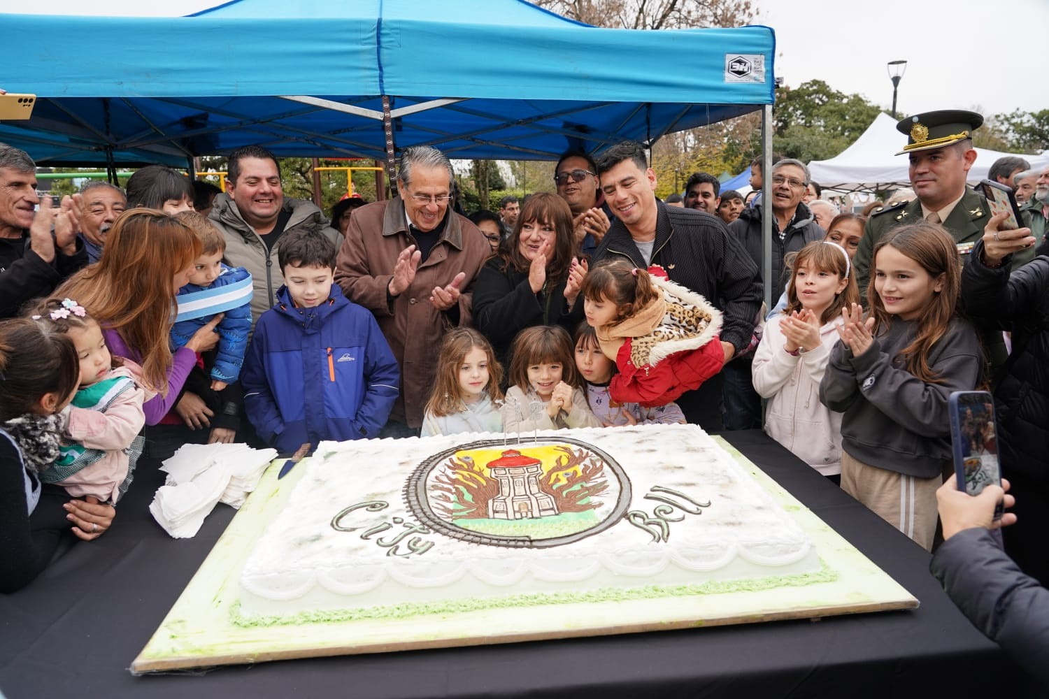 City Bell celebró sus 112 años con una fiesta popular, ferias y un cierre musical a cargo de Federico Moura
