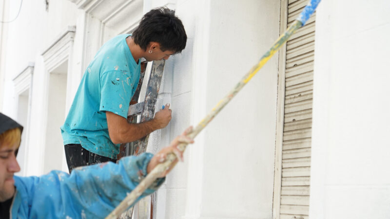 “Ciudad Limpia”, la Municipalidad de La Plata continúa restaurando y limpiando frentes