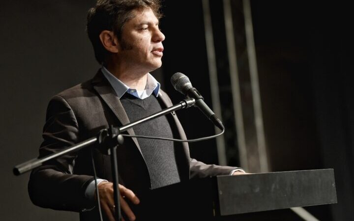 «Busco un pendrive para los recursos de la provincia»: la irónica respuesta de Kicillof tras las denuncias contra Manuel Adorni