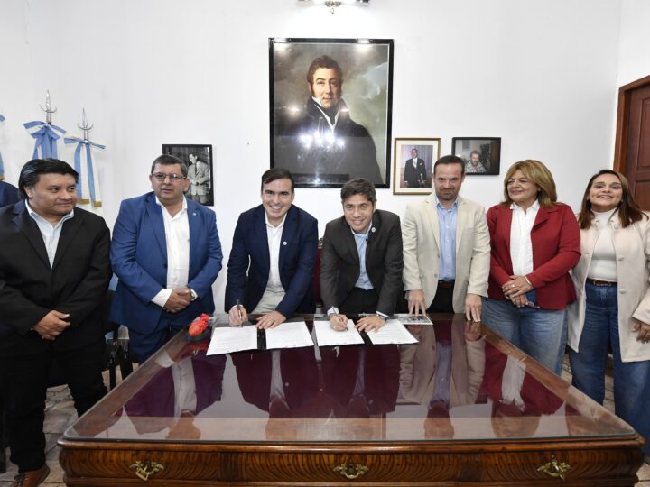 Kicillof y Valdés firmaron convenios de cooperación productiva y agraria en Corrientes
