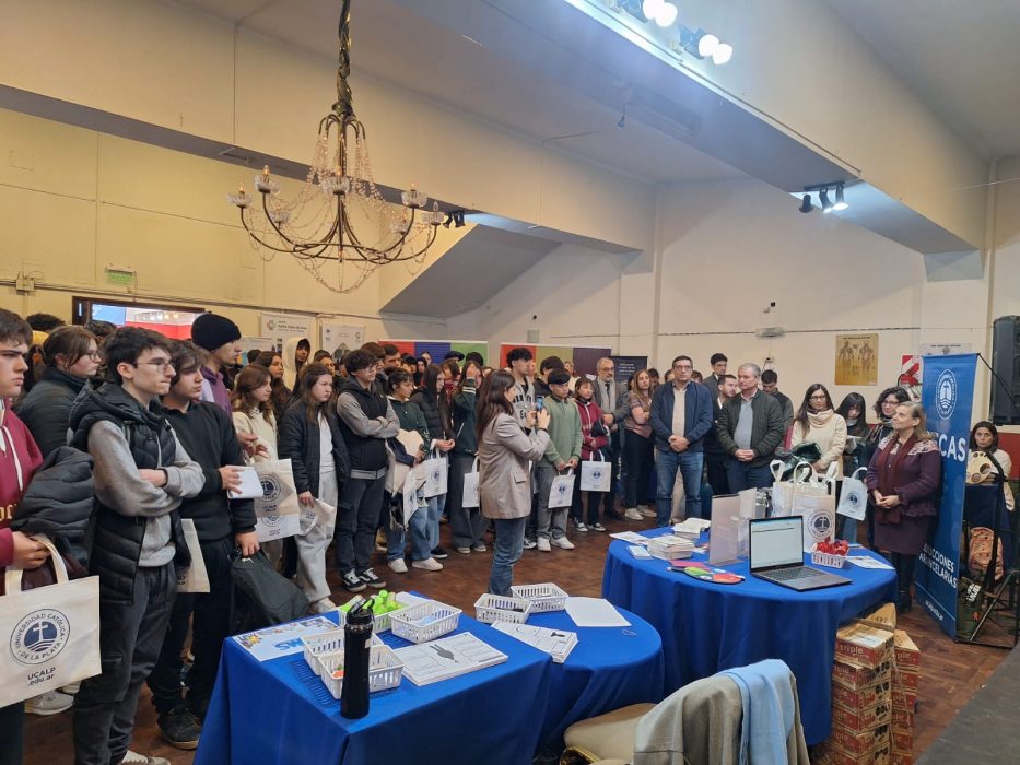 Expansión académica: la UCALP presentó su propuesta formativa ante más de 400 jóvenes en San Miguel del Monte