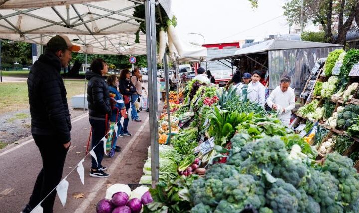 Guía de ahorro: cómo aprovechar el 30% de descuento en las ferias itinerantes de CABA