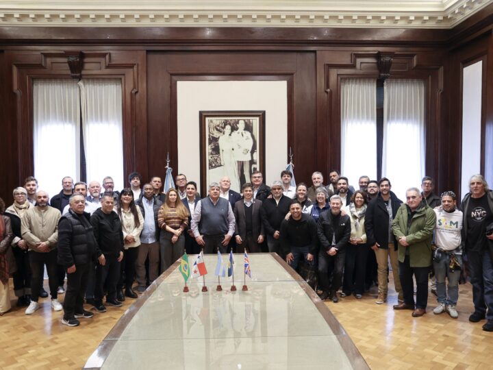 Axel Kicillof se reunió con líderes regionales del transporte para analizar el impacto de la reforma laboral