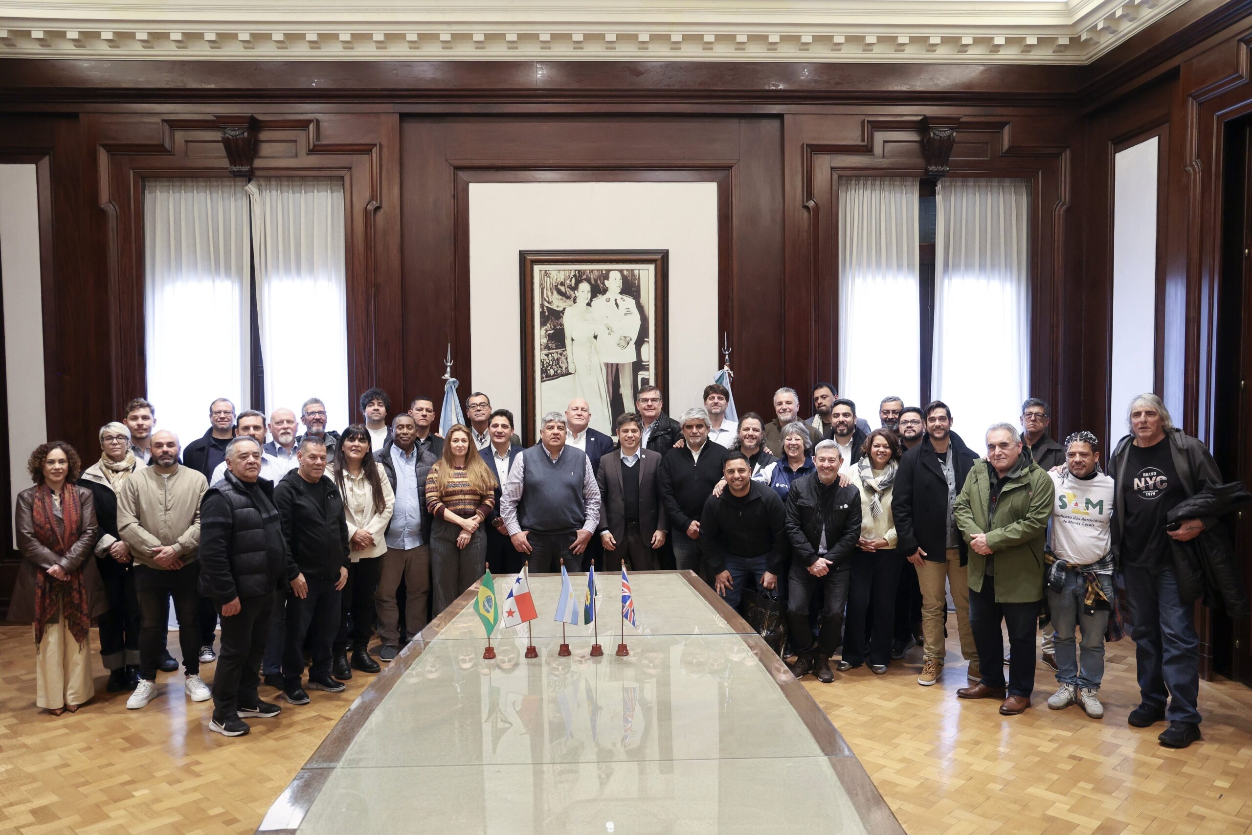 Axel Kicillof se reunió con líderes regionales del transporte para analizar el impacto de la reforma laboral