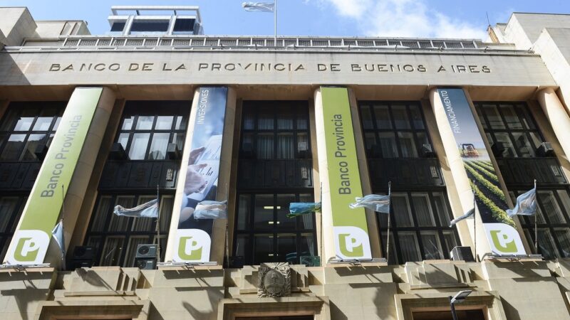 Sin propuesta salarial inmediata,  Kicillof busca aliviar el bolsillo estatal con créditos blandos del BAPRO