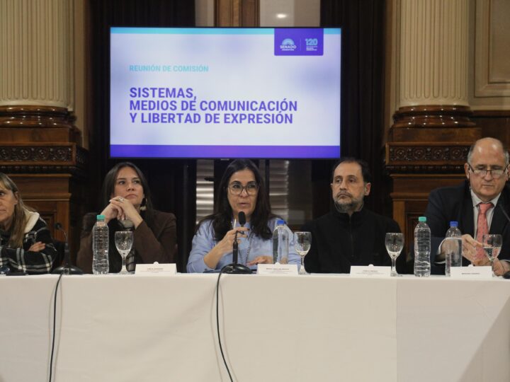 Se debate el futuro del periodismo: presentan ante el Senado un proyecto federal para renovar el estatuto profesional
