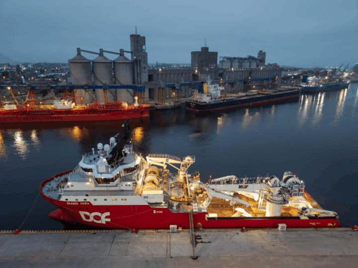 El buque Skandi Hera ya opera en Punta Colorada para montar la infraestructura del proyecto VMOS
