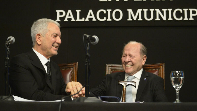 Homenaje en La Plata: Julio Alak entregó la distinción de Ciudadano Ilustre al periodista Raúl Kraiselburd