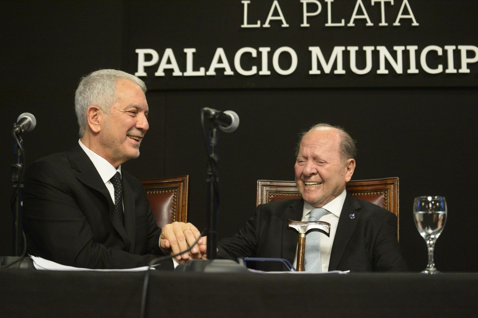Homenaje en La Plata: Julio Alak entregó la distinción de Ciudadano Ilustre al periodista Raúl Kraiselburd