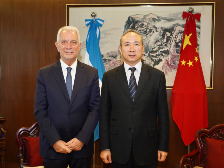 Alak y el embajador chino avanzan en una agenda para potenciar la actividad productiva regional