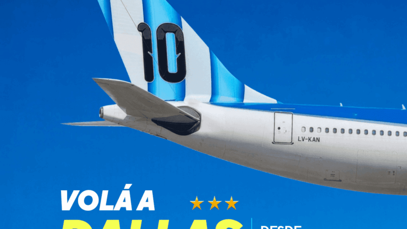 El «avión más argentino del mundo» conecta el país con Texas para alentar a la selección