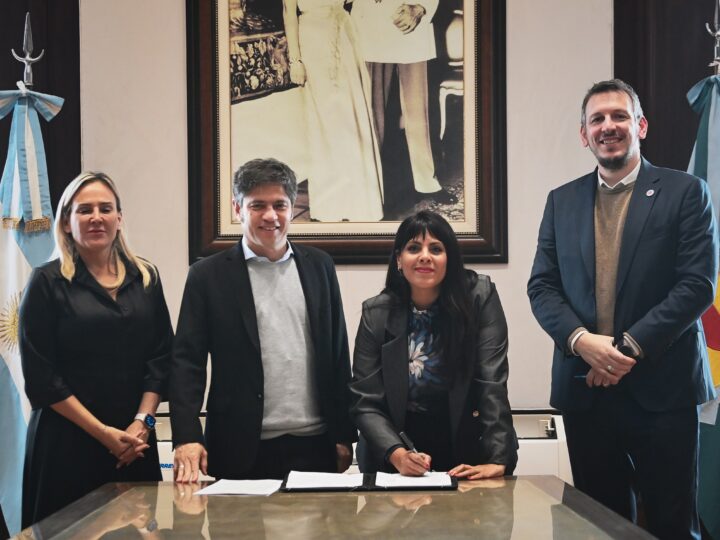 Kicillof y Cuattromo firmaron con intendentes contratos de leasing por más de $14.179 millones