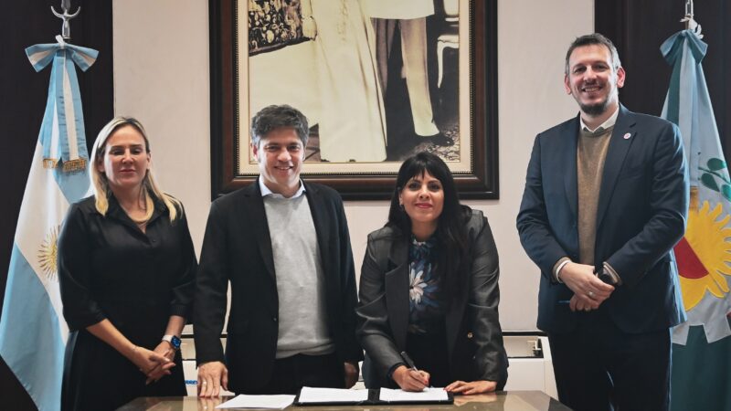 Kicillof y Cuattromo firmaron con intendentes contratos de leasing por más de $14.179 millones