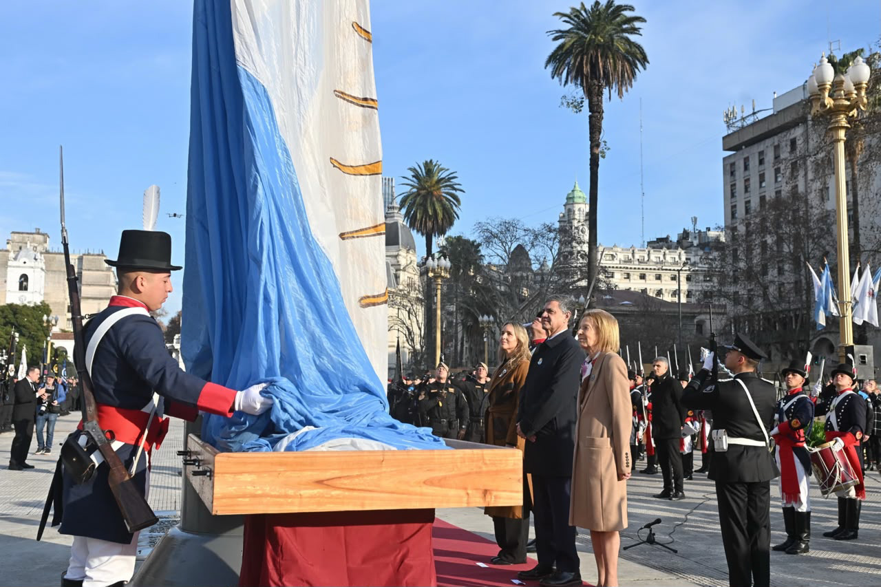 Día de la Independencia: el Jefe de Gobierno porteño celebró junto a vecinos en la Casa de la Cultura