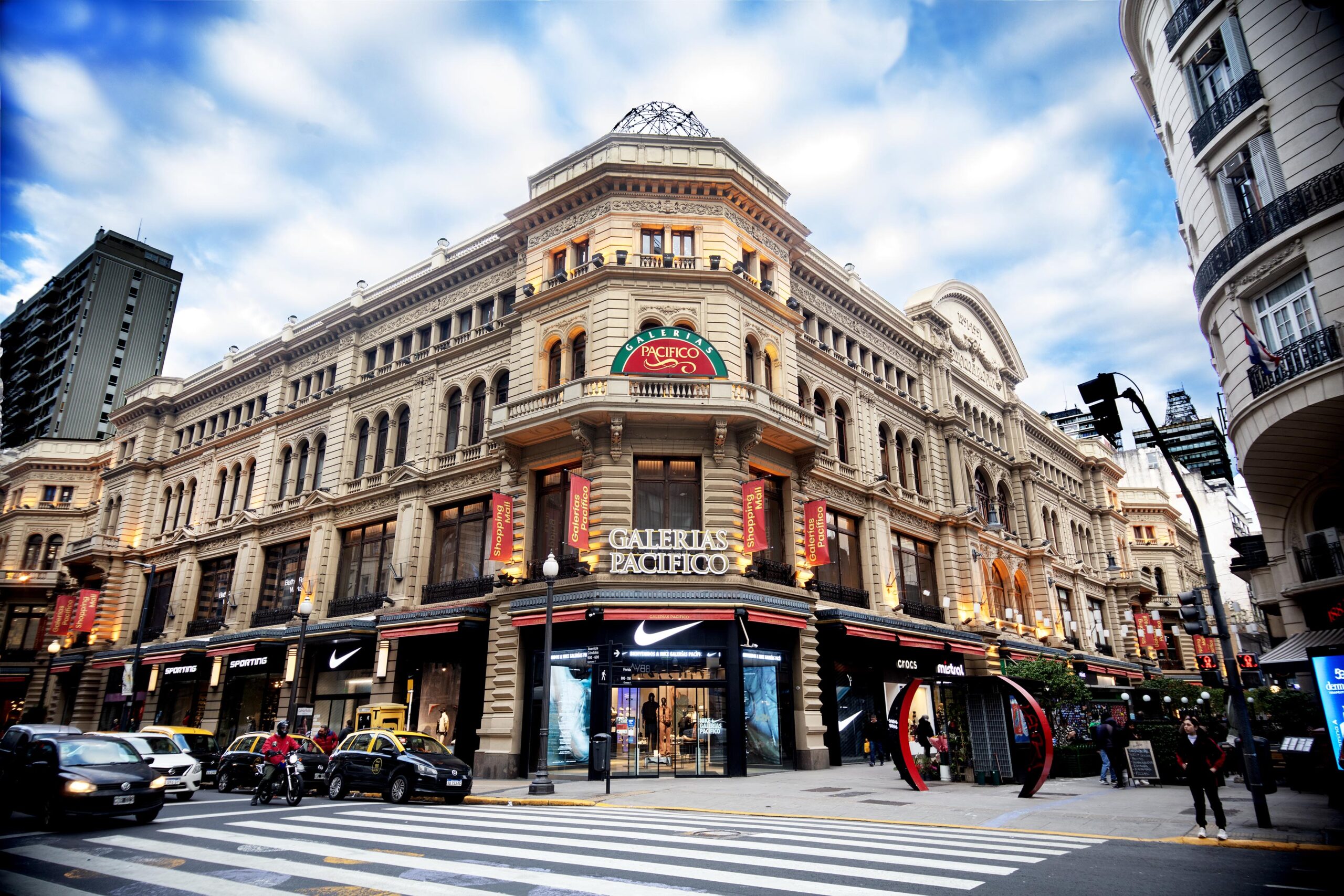 Temporada de julio: Galerías Pacífico combina liquidaciones, arte y beneficios exclusivos para turistas