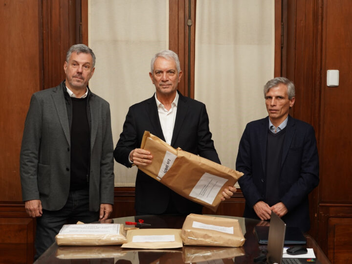 La Plata: Alak encabezó la apertura de sobres para reparar las cubiertas del Palacio Municipal