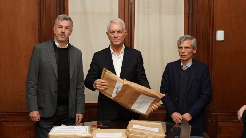 La Plata: Alak encabezó la apertura de sobres para reparar las cubiertas del Palacio Municipal