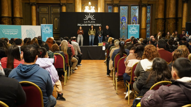 Programa «Mi Escritura, Mi Casa’: familias platenses beneficadas con la firma de escrituras