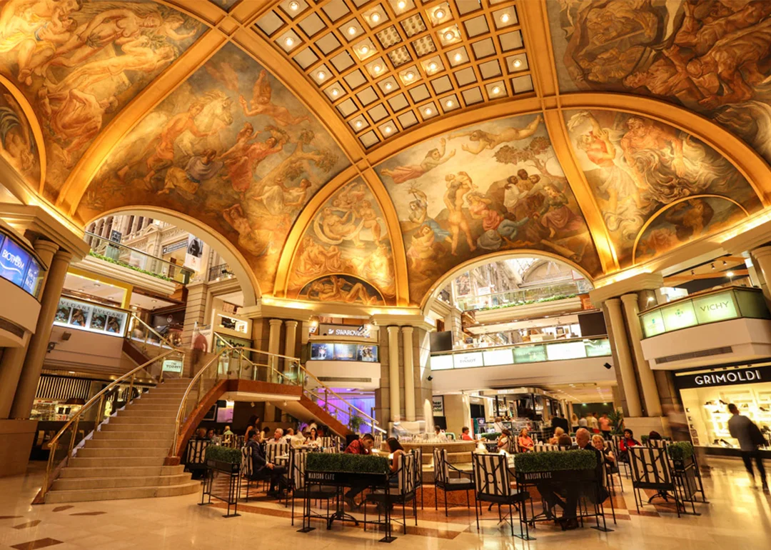 Mucho más que un shopping: los frescos de Berni, Spilimbergo y Castagnino que transformaron a Galerías Pacífico