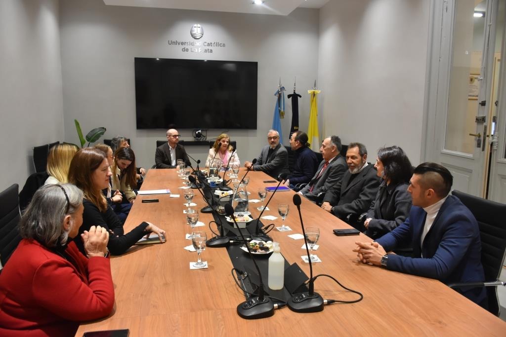 Innovación habitacional: UCALP y la Universidad de Mendoza realizan el primer encuentro sobre «Vivienda Intergeneracional»