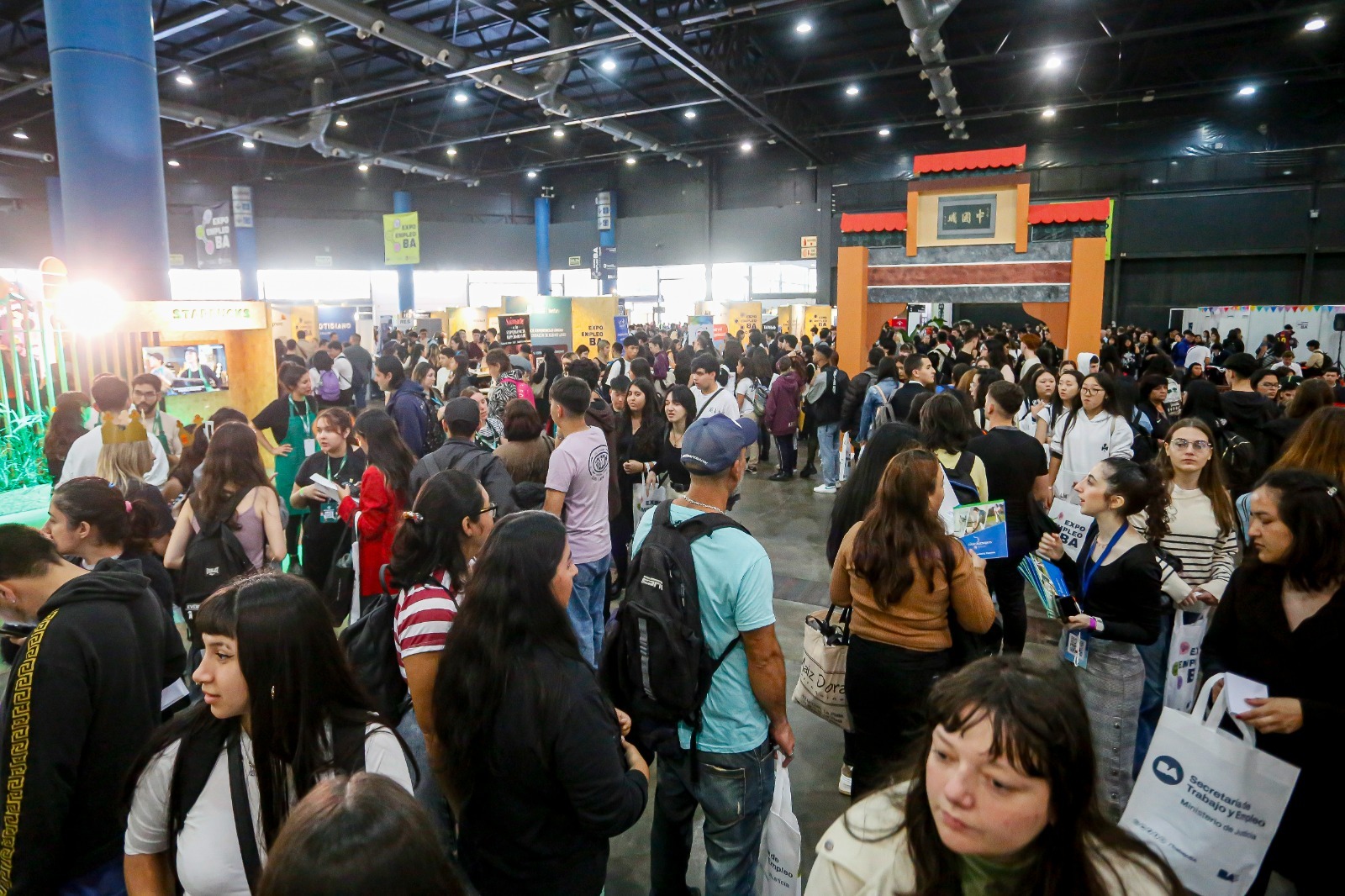 CABA: Expo Empleo Barrial+: 30 empresas buscan cubrir más de 600 puestos de trabajo en Caballito
