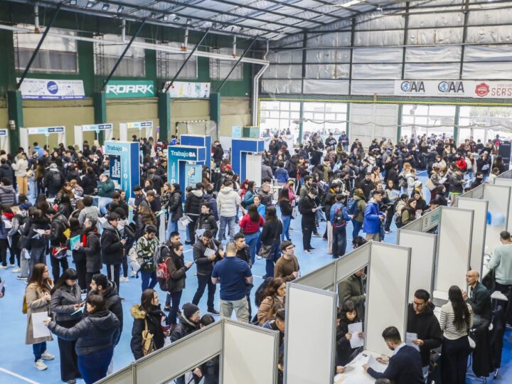 Éxito en Caballito: más de 3.500 personas buscaron trabajo en una nueva edición de la Expo Empleo Barrial+ en Ferro