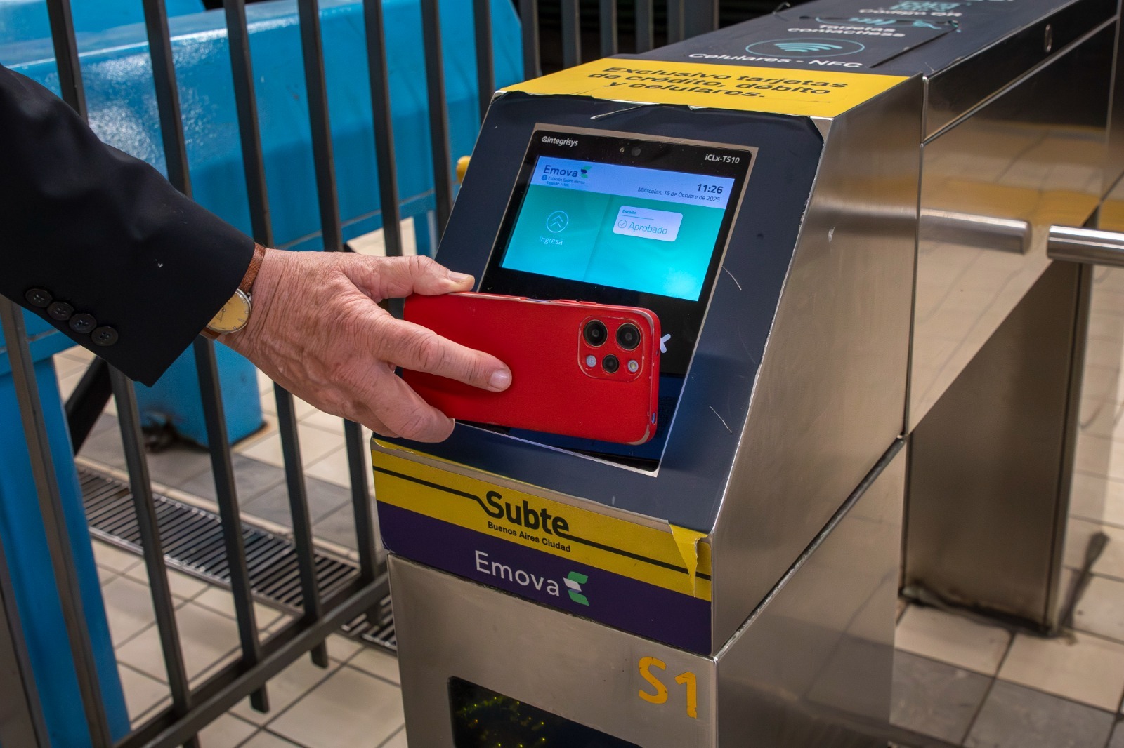 Simplifican el trámite para que jubilados, pensionados y retirados de las FFAA viajen gratis en el subte