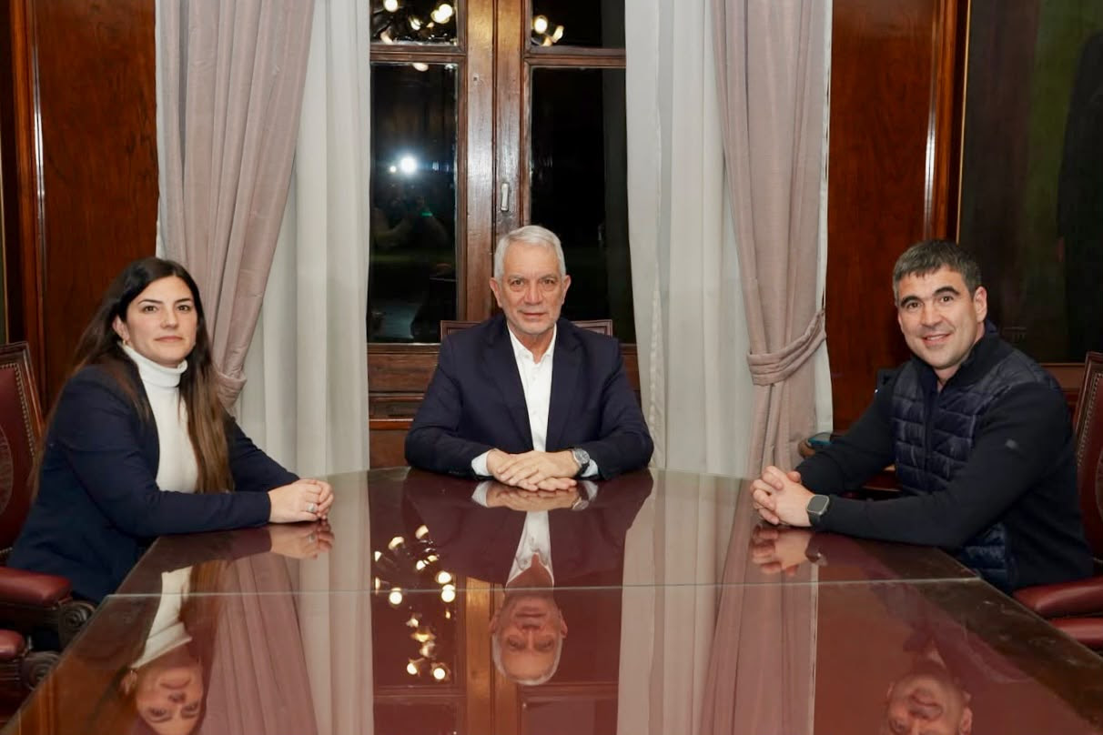 La Plata: anuncian un aumento del 10 % del salario para los empleados municipales