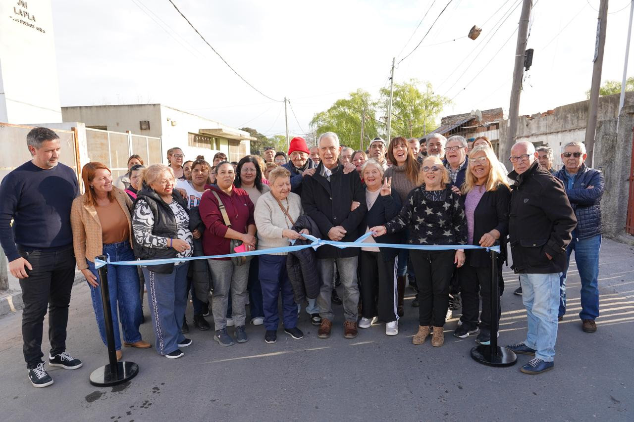 Alak inauguró una obra vial que mejora el acceso a dos jardines de Los Hornos