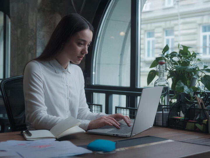 Fin a los falsos mitos: qué hábitos dañan realmente la batería de tu laptop y cómo protegerla
