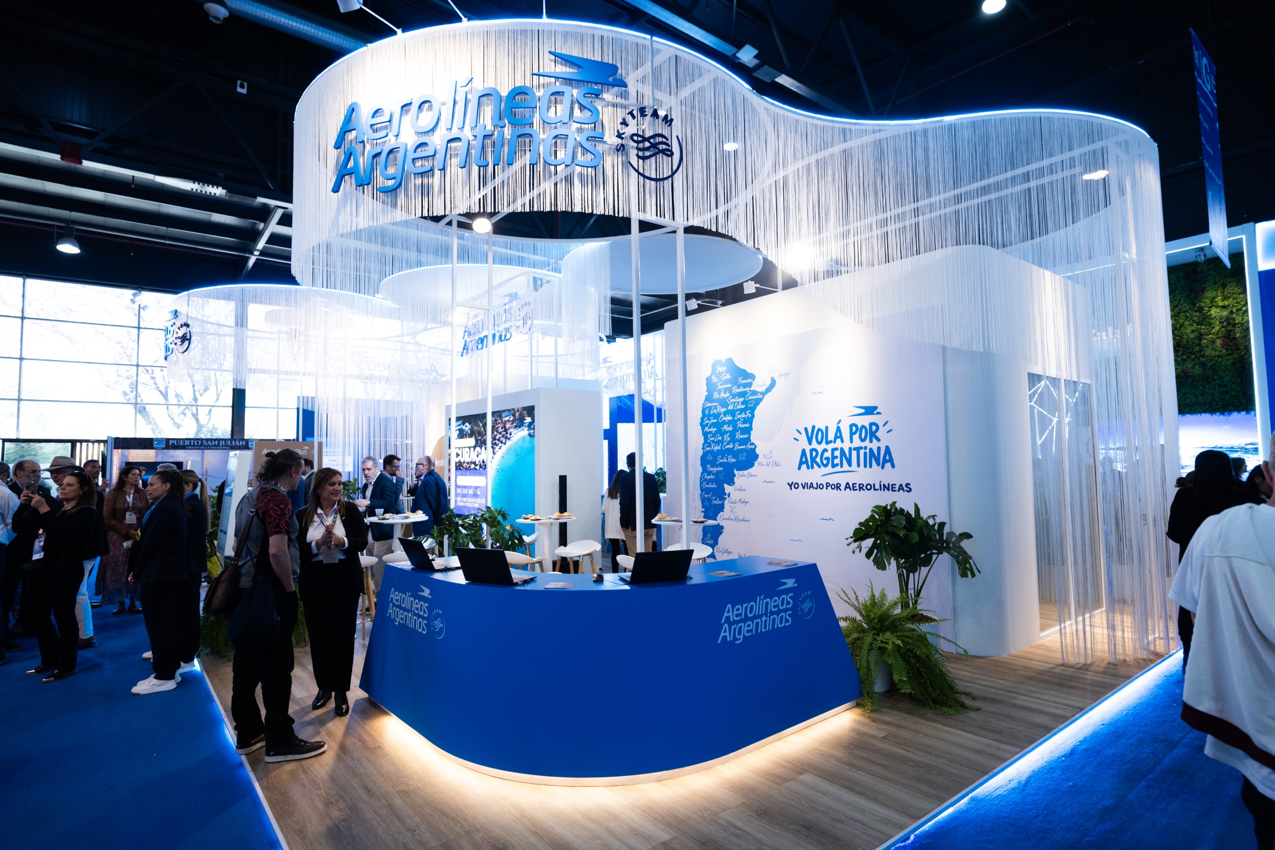 Aerolíneas Argentinas presenta en la FIT su oferta para el verano 2027 con un 13% más de asientos y nuevas rutas