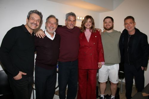 Noche de estrellas y humor en el teatro: gran concurrencia de famosos en la función de prensa de «Con la nuestra»