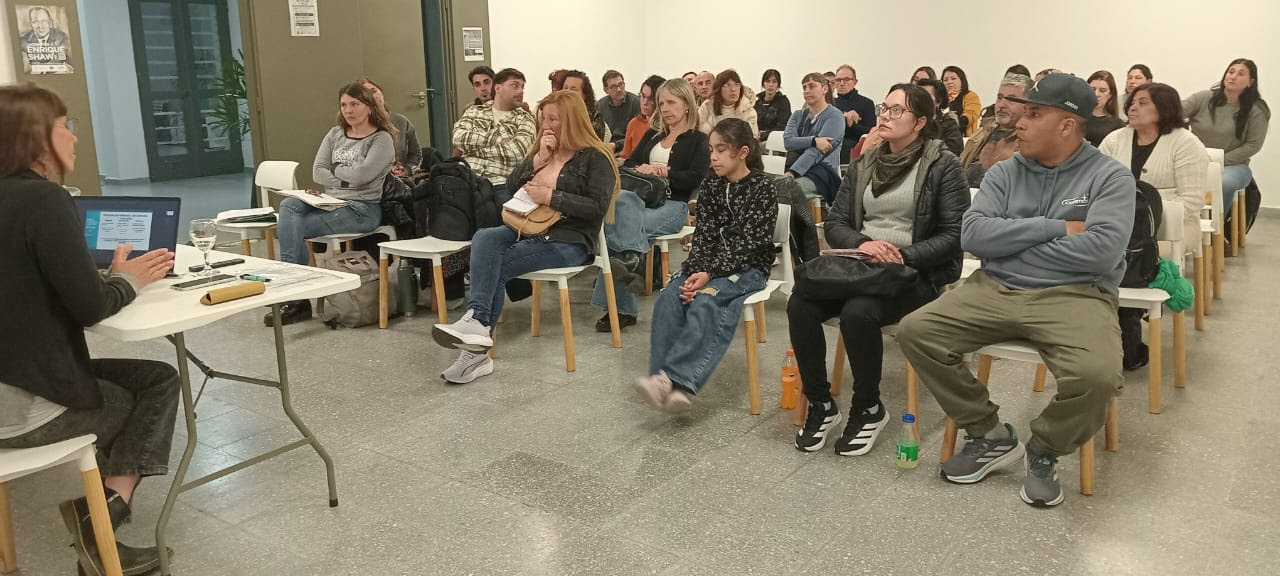 La UCALP y La Plata capacitan a referentes comunitarios para fortalecer la prevención de adicciones