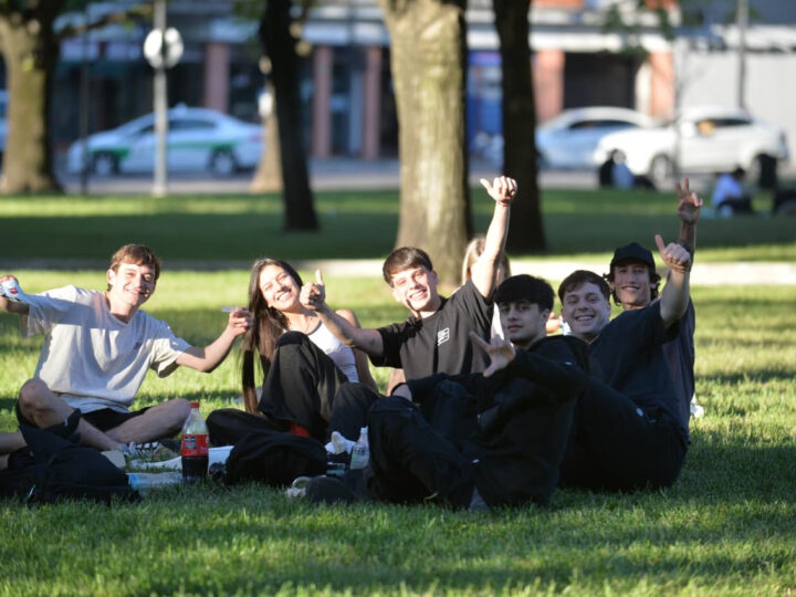 La Plata festeja el Día del Estudiante y la llegada de la Primavera con un gran festival en Plaza Rocha