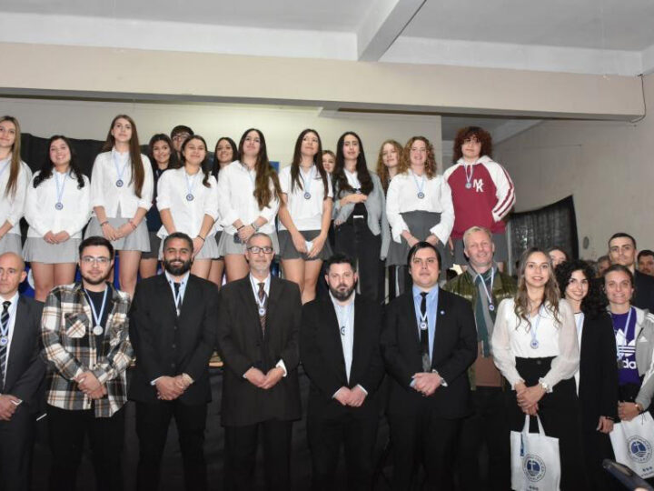 Excelencia académica en La Plata: la UCALP premió a los mejores promedios y abanderados de 2025