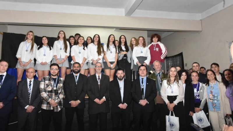 Excelencia académica en La Plata: la UCALP premió a los mejores promedios y abanderados de 2025