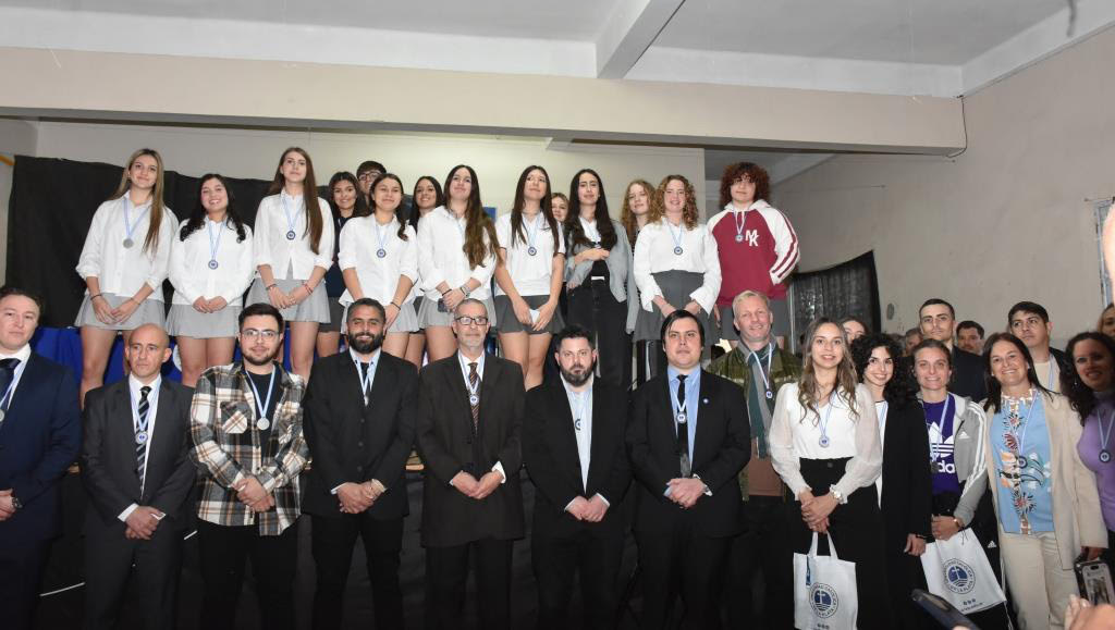 Excelencia académica en La Plata: la UCALP premió a los mejores promedios y abanderados de 2025